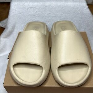 Yeezy Slide